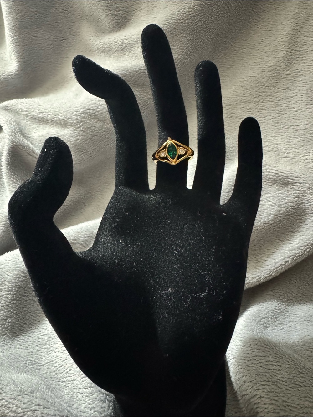VTG  Avon Emeraldesque Gold-Tone Ring  Marquise Cut Green Ctr Clear  Rhinestones